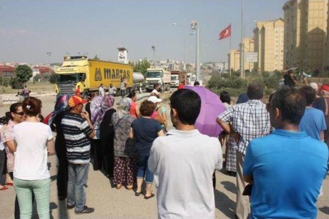 8 Aydır Bitmeyen Yolu, Protesto Edip Trafiğe Kapattılar