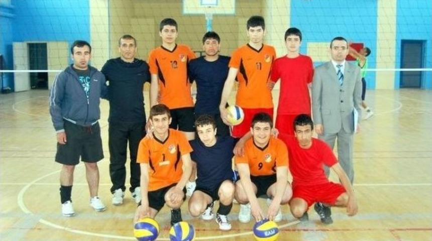 Voleybol Yaz Spor Okulları Kursuna Rekor Katılım