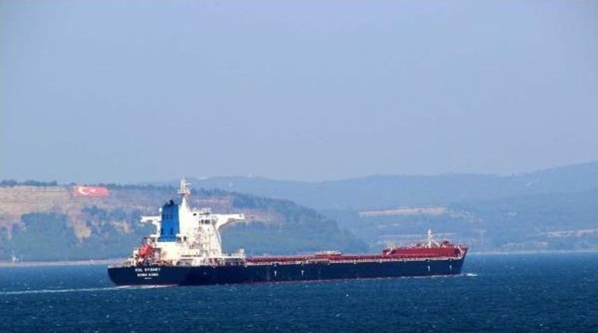 Arızalanan Gemi Boğazdan 10 G&uuml;n Sonra Ayrılabildi