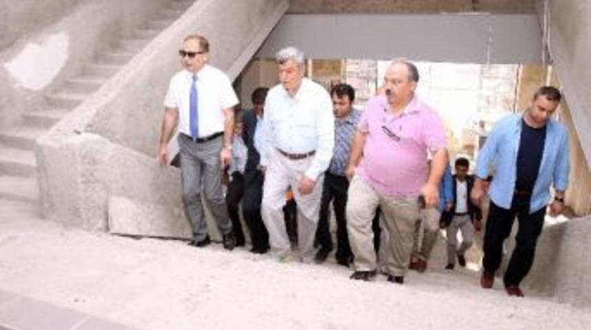 Başkan Karaosmanoğlu, Ko&uuml; İlahiyat Fak&uuml;ltesinin İnşaatını İnceledi