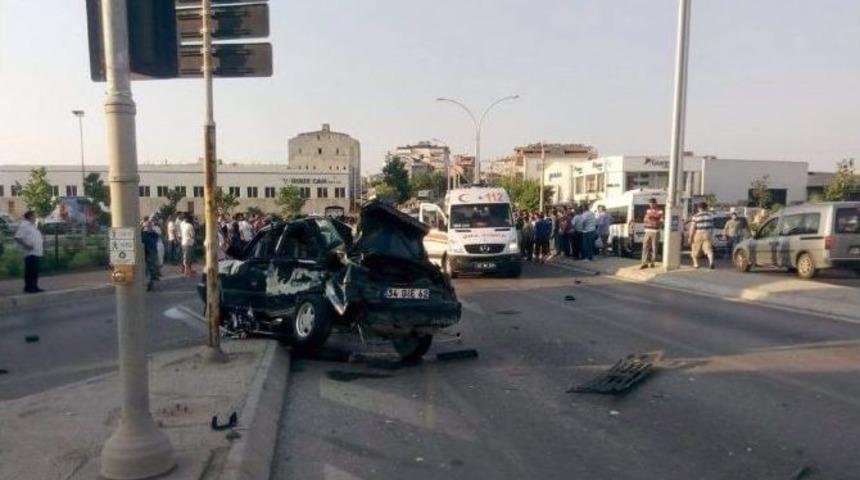 Ters Y&ouml;ne Giren Ara&ccedil; &Uuml;&ccedil; Araca Birden &Ccedil;arptı