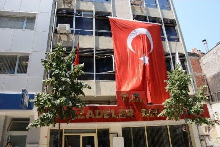Şehzadeler 5 Bin Adet Türk Bayrağı Dağıttı