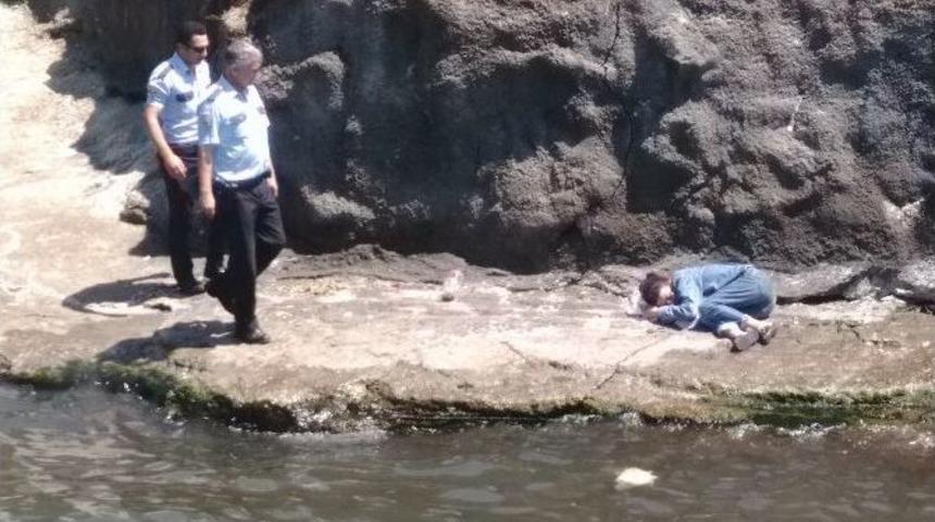 Sahil Kenarında Alkol Alan Kadın Hastanelik Oldu