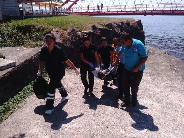 Sahil Kenarında Alkol Alan Kadın Hastanelik Oldu 1