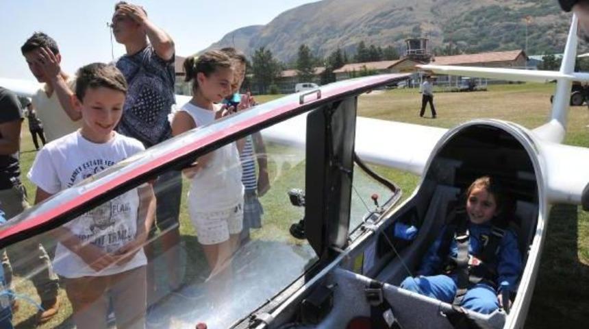 Plan&ouml;rle Hayalini Ger&ccedil;ekleştirilen Somalı Bet&uuml;l: Bu U&ccedil;uşu Babama Hediye Ediyorum