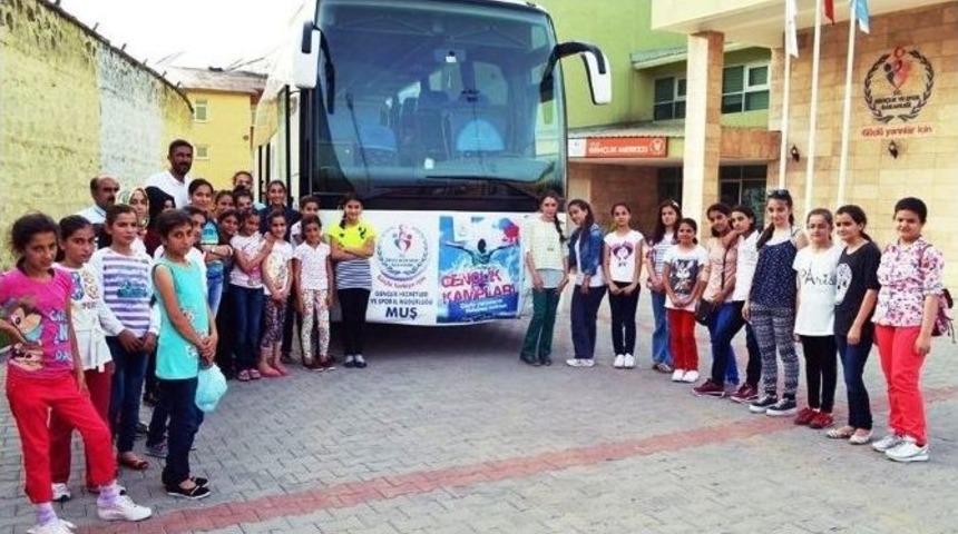 396 Gen&ccedil; Doğa Ve Deniz Kamplarına G&ouml;nderiliyor