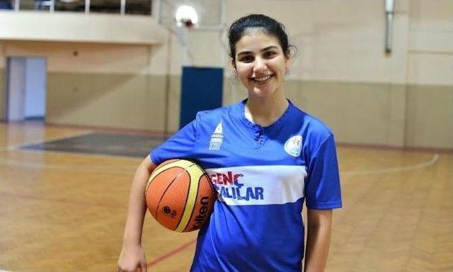 Küçük Dev Adamlar Beyoğlu Yaz Basketbol Okulunda