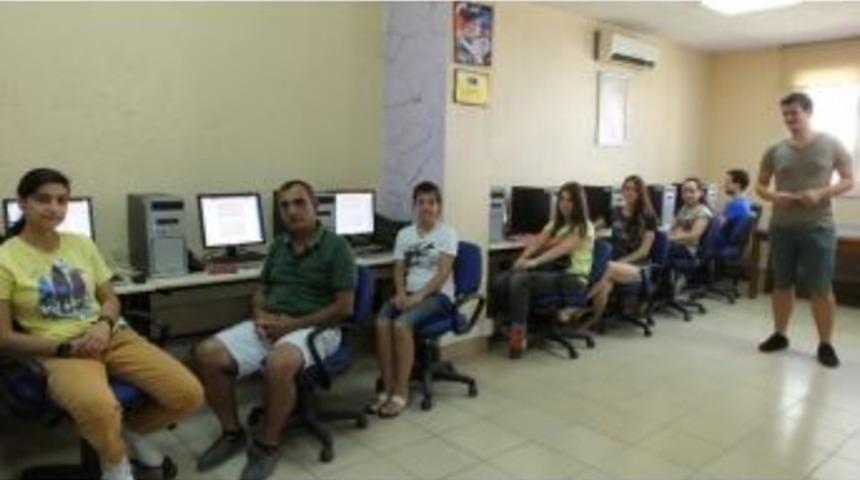 Burhaniye&rsquo;de Gen&ccedil;lik Merkezi&rsquo;nde Yaz Kursları Başladı