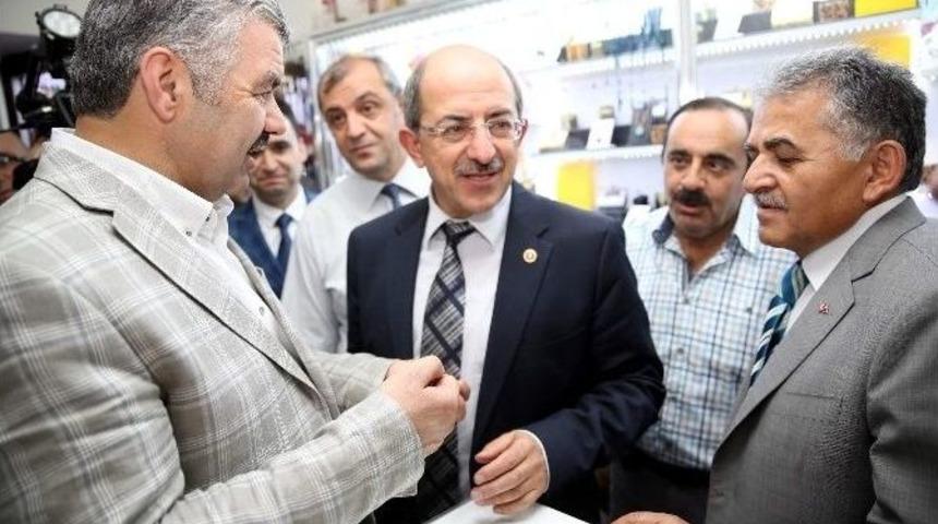 Başkan &Ccedil;elik Hunat &Ccedil;arşısı Esnafini Ziyaret Etti