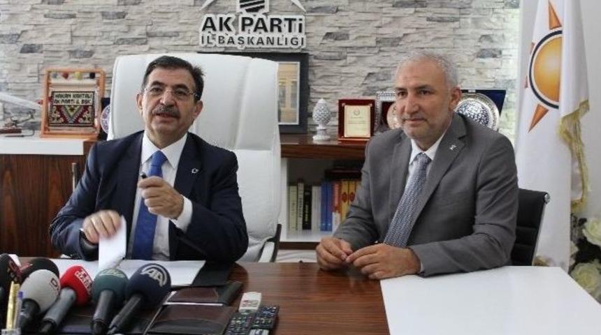 Bakan G&uuml;ll&uuml;ce, Ak Parti Malatya İl Başkanlığı&rsquo;nı Ziyaret Etti