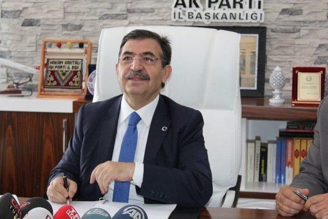 Bakan Güllüce, Ak Parti Malatya İl Başkanlığı’nı Ziyaret Etti