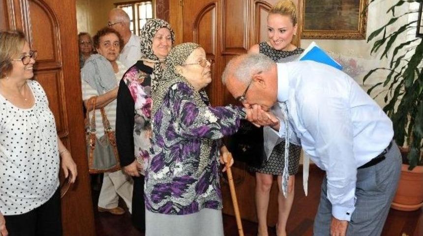 Sosyal Yaşama D&ouml;nd&uuml;r&uuml;len Hastalar Başkan Yılmaz&rsquo;ı Ziyaret Etti