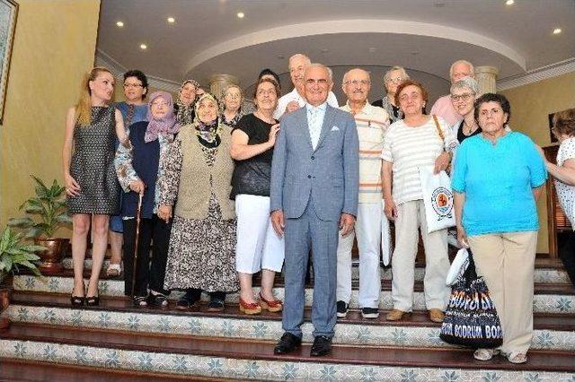 Sosyal Yaşama Döndürülen Hastalar Başkan Yılmaz’ı Ziyaret Etti