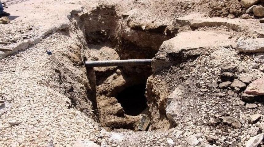 Saathane Meydanı&rsquo;nda Yeni Tarihi Duvar Bulundu