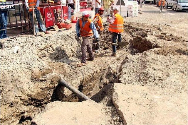 Saathane Meydanı’nda Yeni Tarihi Duvar Bulundu