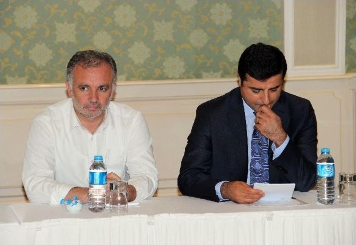 Demirtaş, Gazeteci Ve Yazarlarla Bir Araya Geldi
