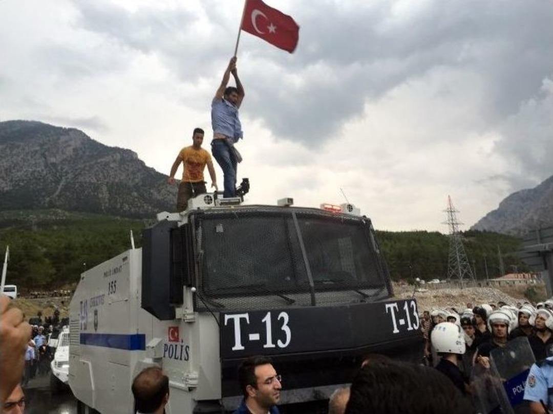 Ter&ouml;ristlerin Cenazesi Zırhlı Ara&ccedil;larla &Ccedil;ıkarıldı