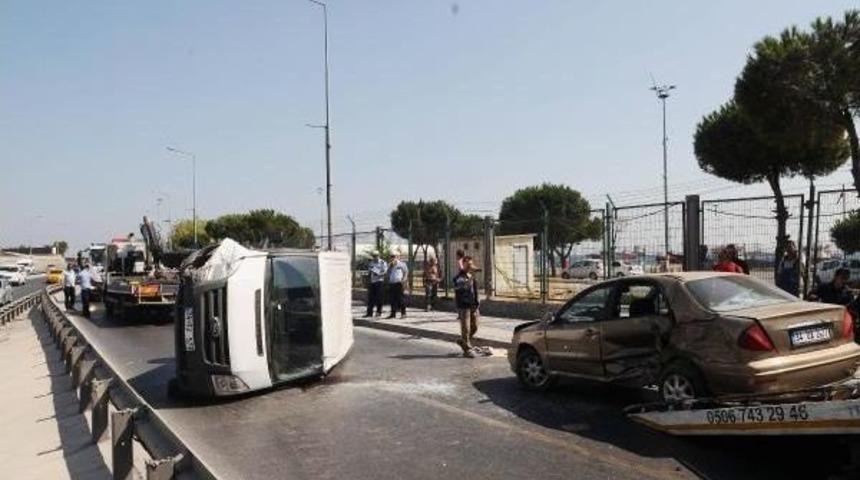 Zeytinburnu&rsquo;Nda Sahil Yolunda Kaza: 1 &Ouml;l&uuml; 2 Yaralı