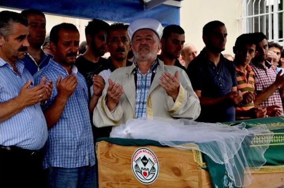 Giresun&rsquo;da Boğazları Kesilerek &Ouml;ld&uuml;r&uuml;len Anne İle Kızı Toprağa Verildi