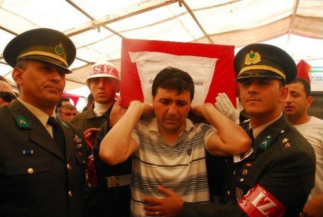 Şehit Asker G&ouml;zyaşlarıyla Son Yolculuğuna Uğurlandı