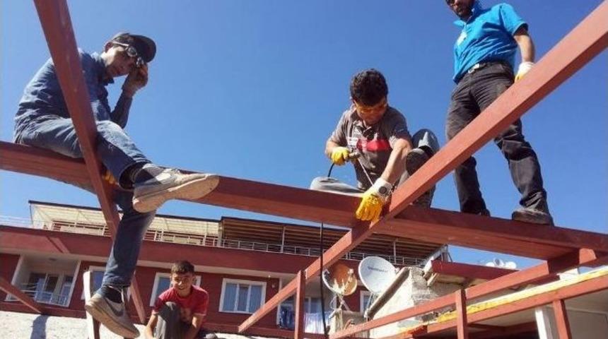 Yozgat&rsquo;ta Aşırı Sıcaklar A&ccedil;ık Havada &Ccedil;alışan İş&ccedil;ilerin &Ccedil;alışmasını Zorlaştırıyor