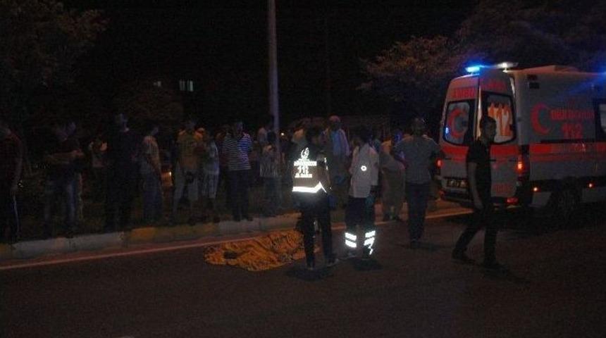 Emekli &Ouml;ğretmen Kazada Can Verdi