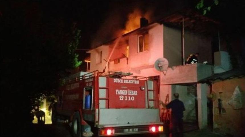 Gece &Ccedil;ıkan Yangın Korkuttu