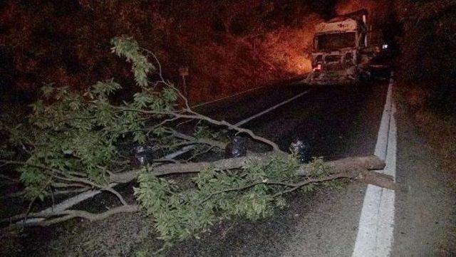 Yol Kesip 3 Aracı Ateşe Veren Pkk'lıların Kaçtığı Bölgeyi Kobralar Bombalıyor (3)