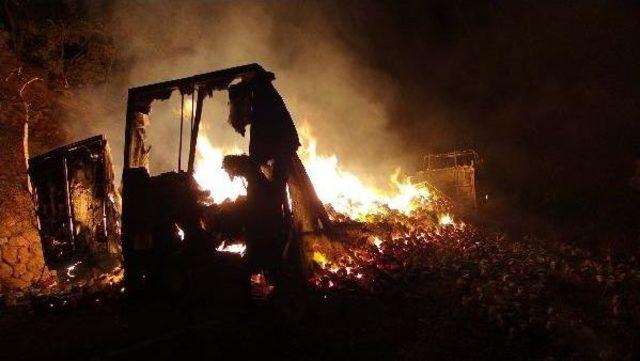 Yol Kesip 3 Aracı Ateşe Veren Pkk'lıların Kaçtığı Bölgeyi Kobralar Bombalıyor (3)