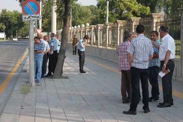 Başkent&rsquo;te İki Polis Arasında &Ccedil;atışma: 2 Yaralı 2