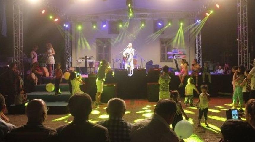 Sonsuz Şükran Köyünde Beyoğlu Gecesi