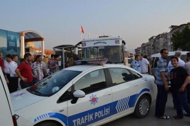 Halk Otob&uuml;s&uuml; Şof&ouml;r&uuml; Tartıştığı Seyyar Satıcıyı Bı&ccedil;akla Yaraladı 2