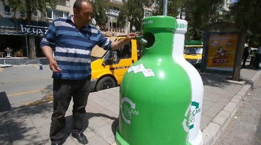 İki Ton Cam Şişe Geri D&ouml;n&uuml;ş&uuml;me Kazandırıldı