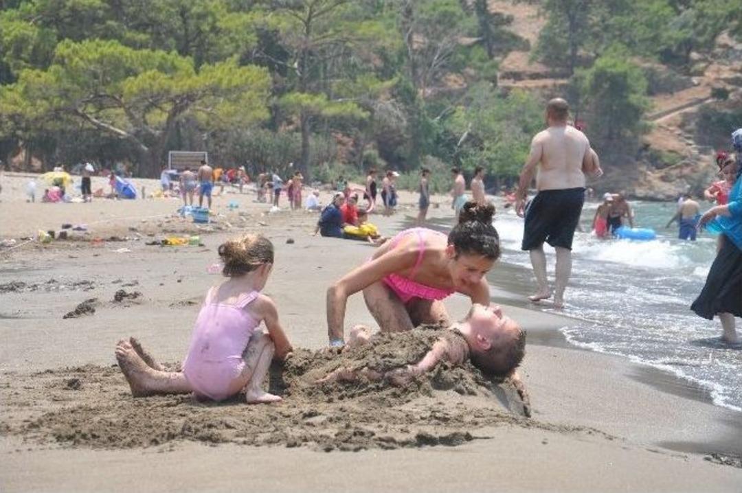 Muğla&rsquo;da Plajlar Doldu Taştı