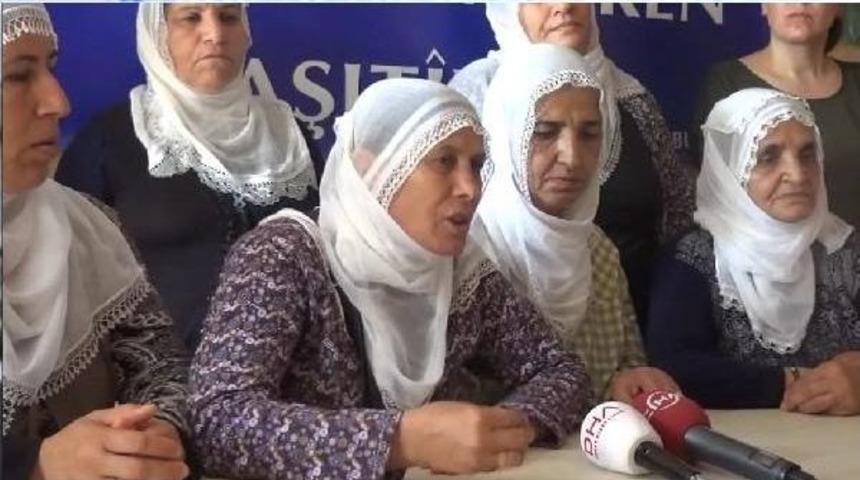 Barış Anneleri Meclisi" Adlı Grup"polis, Asker, Gerilla Anneleri Bu Savaşın Durması I&ccedil;in Gerekirse Her Yere Canlı Kalkan Olarak Gitmeli"