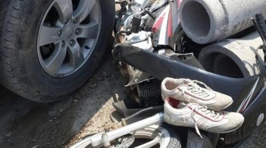 Motosiklet İle Kamyonet &Ccedil;arpıştı: 1 Yaralı