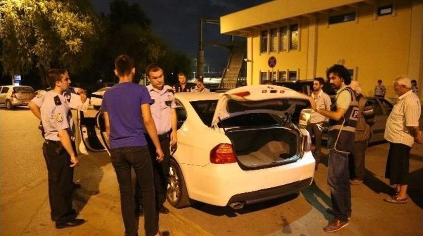 Asayiş Uygulamasında Ka&ccedil;ak Sigara Ve Ruhsatsız Tabanca Ele Ge&ccedil;irildi