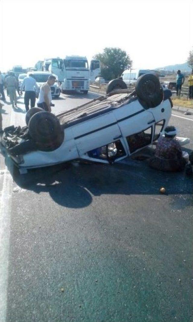 Köpeğe Çarpmamak İçin Manevra Yaptı: 4 Yaralı 2