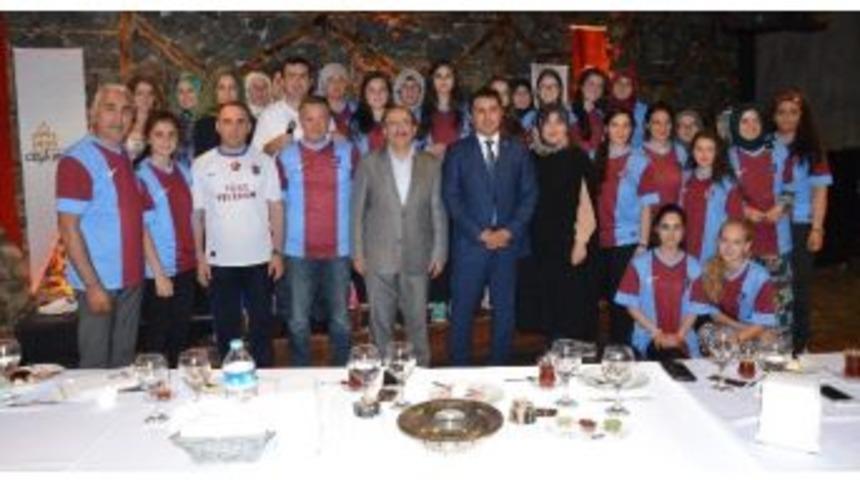 Başkan G&uuml;mr&uuml;k&ccedil;&uuml;oğlu, Avrupalı T&uuml;rk &Ouml;ğrencileri Ağırladı