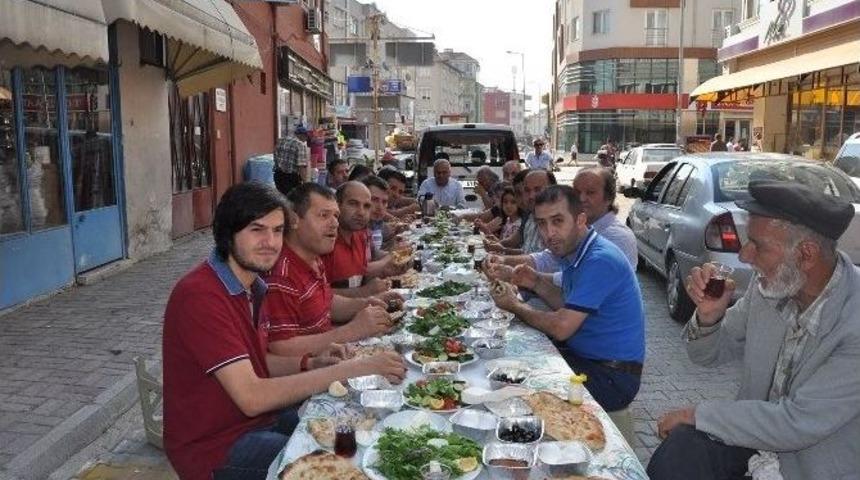 Korkuteli&rsquo;de Esnafın Kahvaltı Geleneği Devam Ediyor