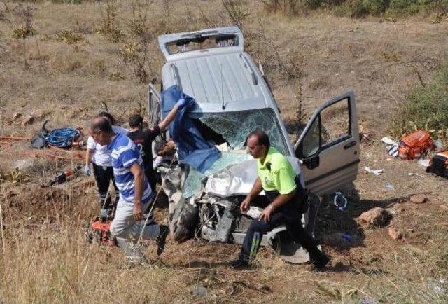 Torbalı da Kaza: 2 si &Ccedil;ocuk 4 &Ouml;l&uuml; 1