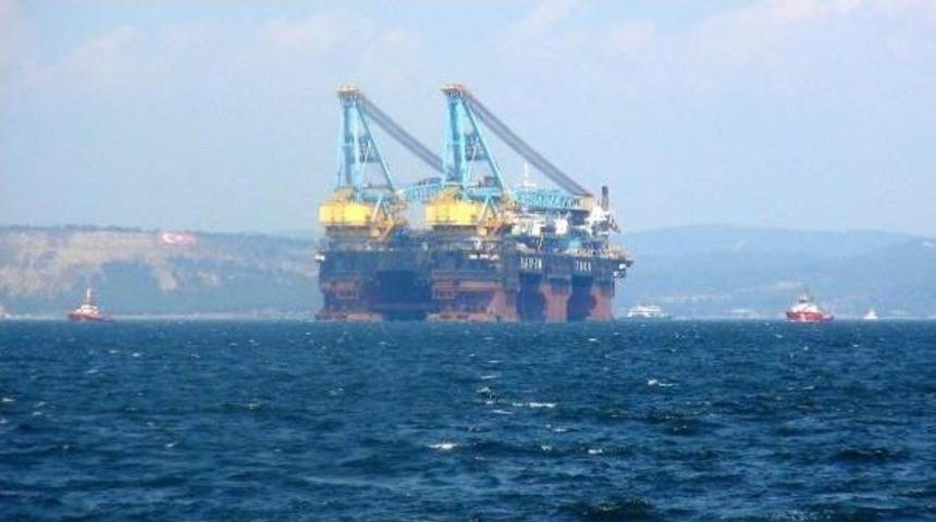 &Ccedil;anakkale Boğazı'ndan Dev Gemi Ge&ccedil;ti