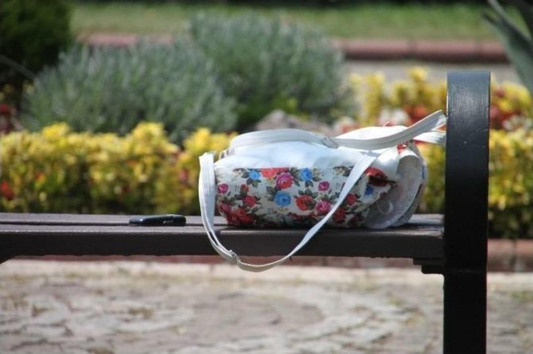 Banktaki Ş&uuml;pheli &Ccedil;anta Ve Telefon Polisi Alarma Ge&ccedil;irdi