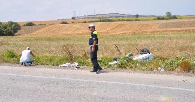 Otomobil Karşı Şeride Geçip Ters Döndü: 5 Yaralı