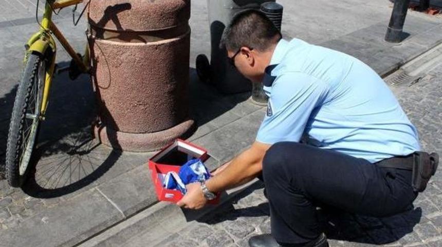 Bomba Ş&uuml;phesiyle Korkutan Kutudan Tablet &Ccedil;ıktı