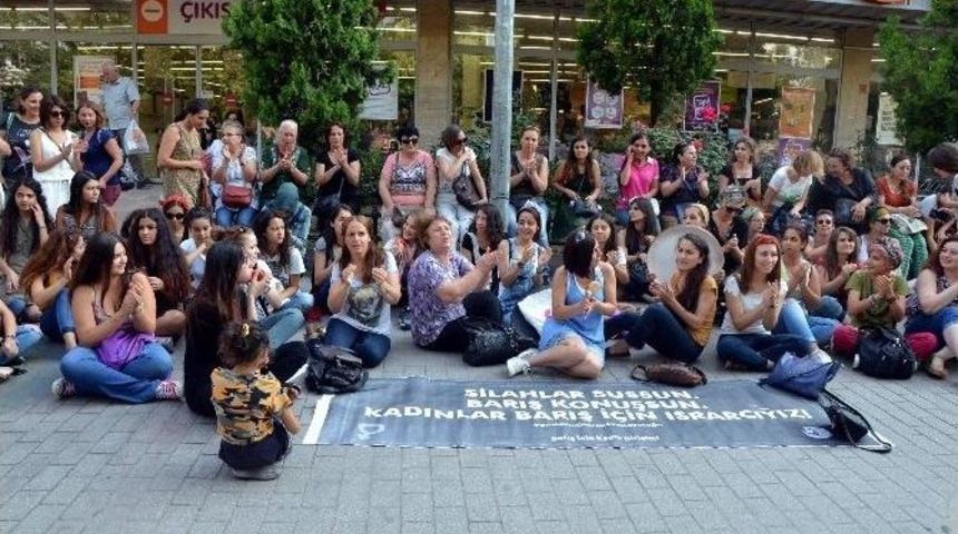 Eskişehir&rsquo;de Kadınlar Barış İ&ccedil;in Oturma Eylemi Yaptı