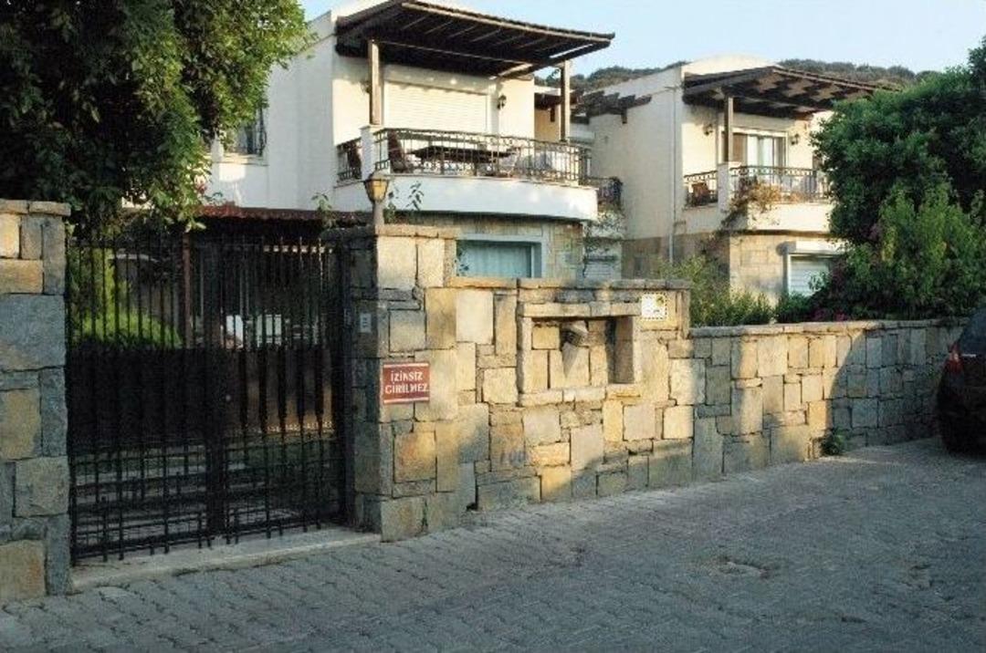 Emrah Ve Ailesi Bodrum&rsquo;da Mahkemelik Oldu