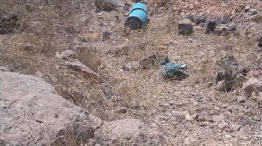 Silvan'da Baraj Inşaatı Yoluna Konan Piknik T&uuml;pl&uuml; Bomba Imha Edildi (2)