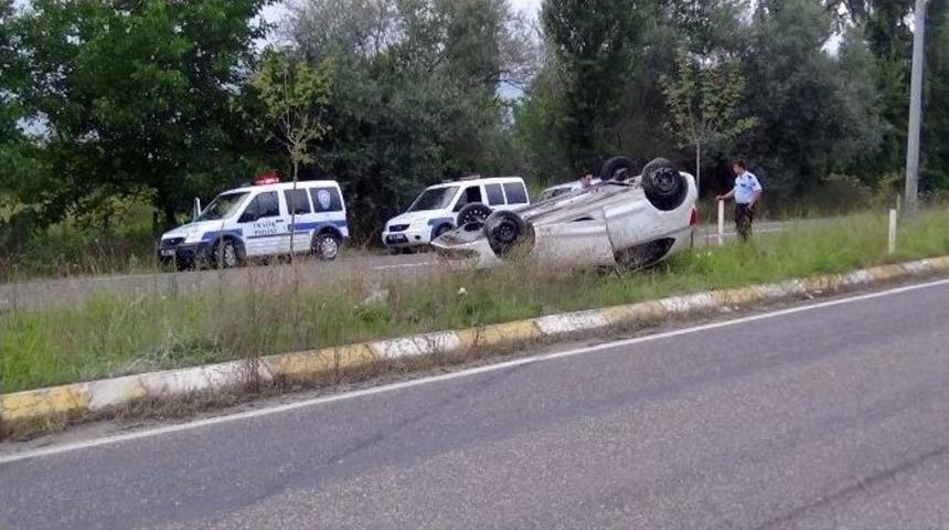 Takla Atan Otomobilden Burunları Bile Kanamadan &Ccedil;ıktılar
