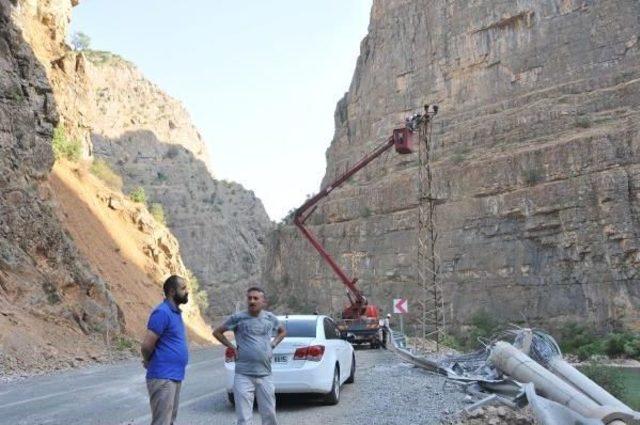 Hakkari-Çukurca Karayolunun Açılması Için Şine Dağı'na Operasyon Başlatıldı (2)